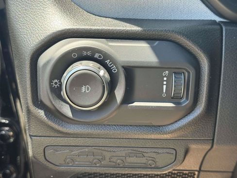 Used 2024 Jeep Wrangler Unlimited Sport AWD/4WD image 18