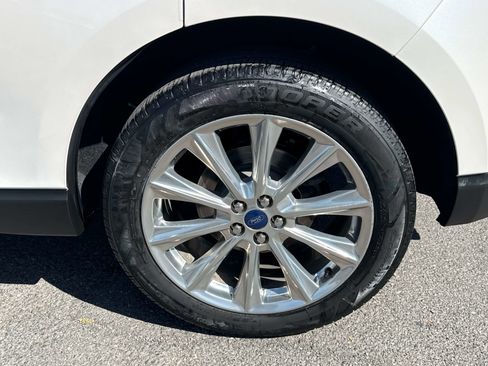 Used 2018 Ford Edge Titanium w/ Equipment Group 302A FWD image 7