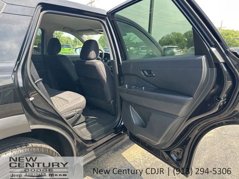 Used 2023 Nissan Pathfinder S image 12