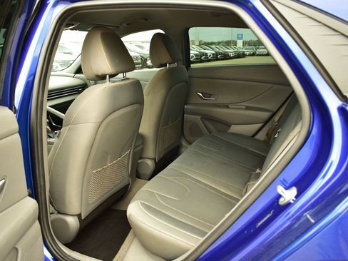 Used 2022 Hyundai Elantra SEL FWD image 15