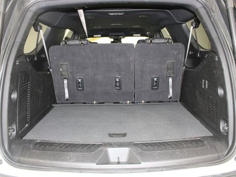 Used 2025 Chevrolet Suburban LT image 32