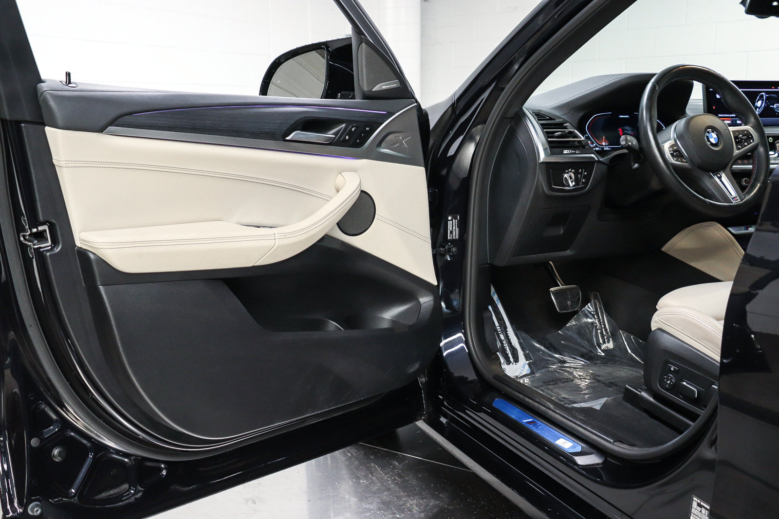 Certified 2024 BMW X4 M40i w/ Premium Package AWD/4WD image 24
