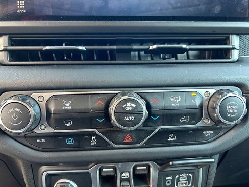 Used 2024 Jeep Wrangler Unlimited Rubicon 4xe AWD/4WD image 22