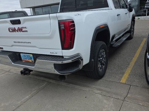 Used 2024 GMC Sierra 2500 SLT w/ SLT Convenience Package AWD/4WD image 4
