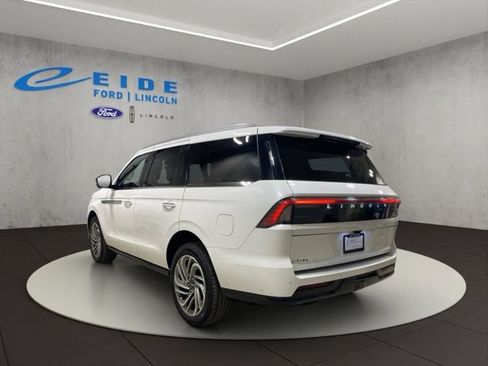 Certified 2025 Lincoln Navigator Reserve AWD/4WD image 8