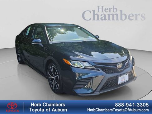 Used 2018 Toyota Camry SE w/ Audio Package FWD image 1