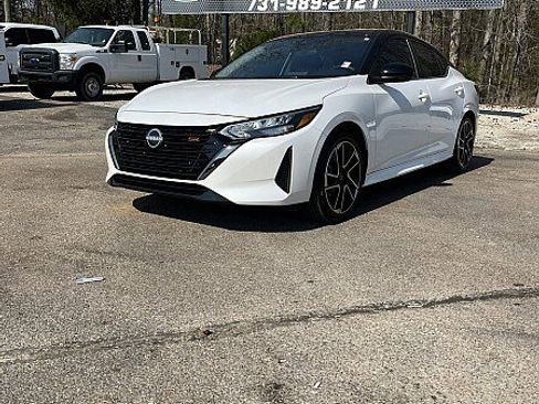 Used 2025 Nissan Sentra SR w/ SR Premium Package image 3