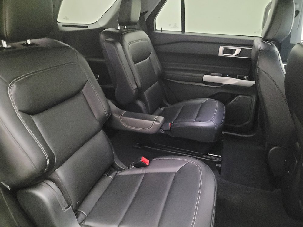 Used 2024 Ford Explorer XLT w/ Equipment Group 202A AWD/4WD image 19