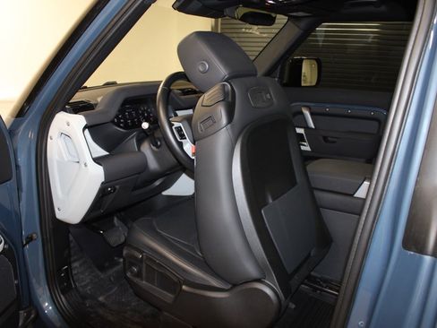 Used 2022 Land Rover Defender 90 X-Dynamic S image 34