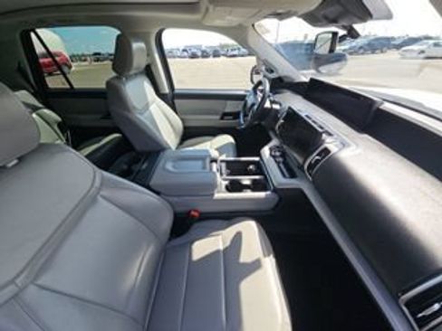 Used 2025 Ford Expedition Active AWD/4WD image 14