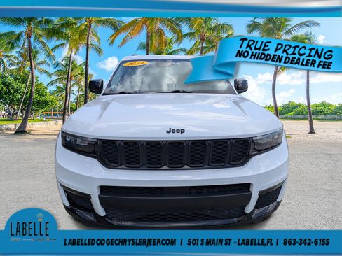 Used 2024 Jeep Grand Cherokee L Limited w/ Black Appearance Package AWD/4WD image 7