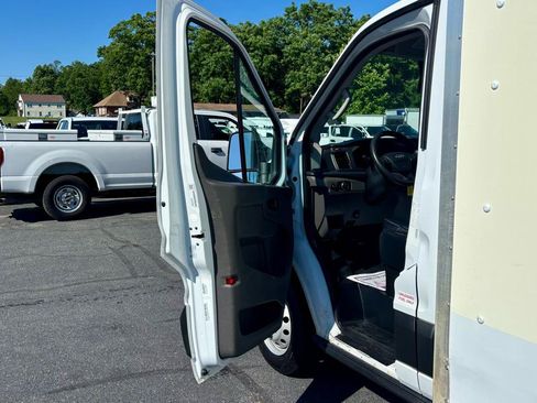 Used 2022 Ford Transit 350 DRW RWD image 12