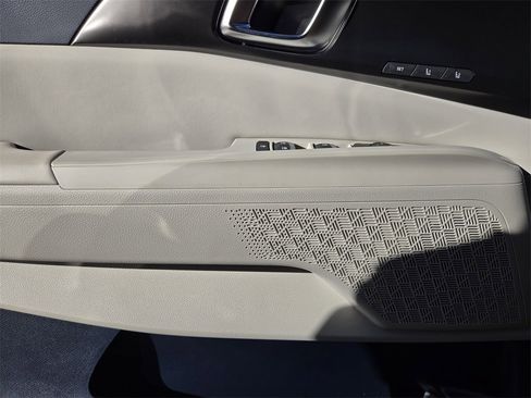 New 2026 Kia Carnival SX w/ SX Dark Edition Package image 16