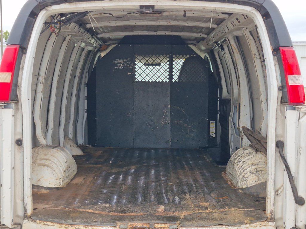 Used 2013 Chevrolet Express 2500 RWD image 19