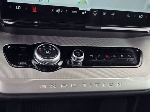 Used 2025 Ford Expedition Active AWD/4WD image 24