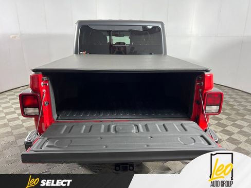 Used 2023 Jeep Gladiator Sport AWD/4WD image 7