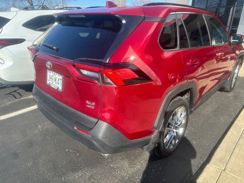 Used 2022 Toyota RAV4 XLE Premium AWD/4WD image 4