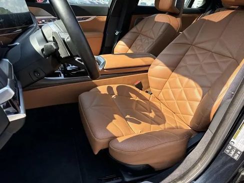Used 2025 BMW 740i xDrive w/ Premium Package AWD/4WD image 35