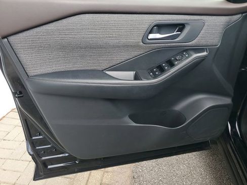Certified 2023 Nissan Rogue SV FWD image 24