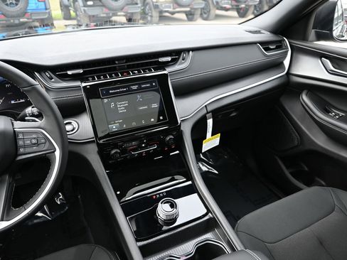 New 2026 Jeep Grand Cherokee Laredo X image 16