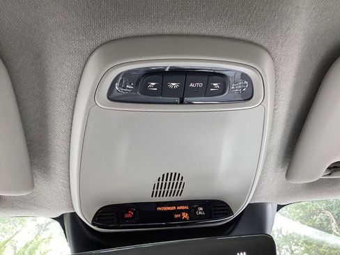 Used 2020 Volvo XC40 T5 Momentum image 24