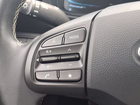Used 2025 Hyundai Venue Limited FWD image 26