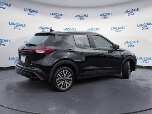 Used 2023 Nissan Kicks SV image 4