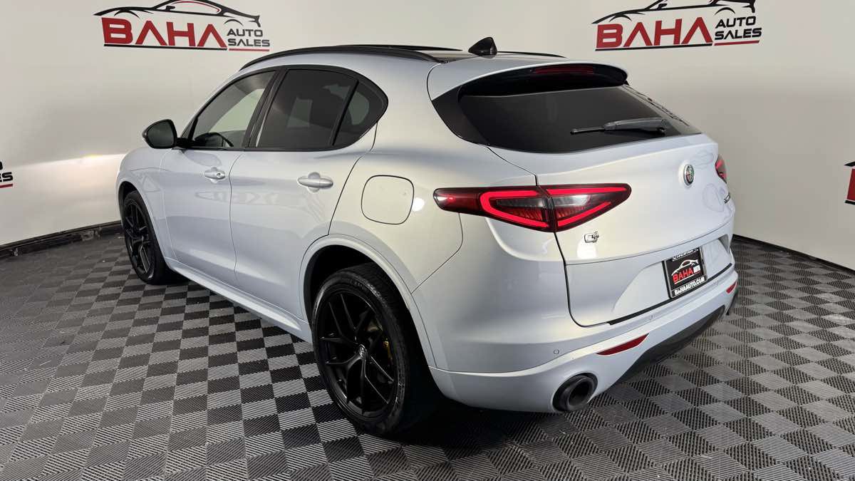 Used 2020 Alfa Romeo Stelvio Ti Sport w/ Quick Order Package 22S Sport AWD/4WD image 5