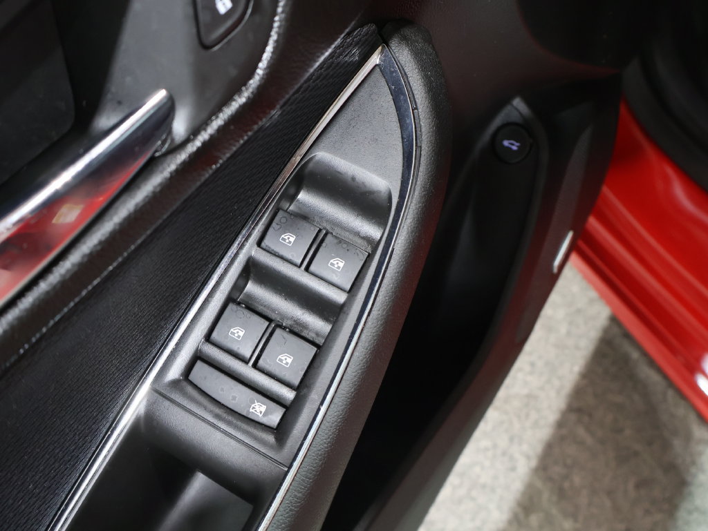 Used 2017 Chevrolet Cruze LT w/ Sun And Sound Package FWD image 16