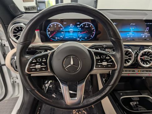 Used 2023 Mercedes-Benz CLA 250 4MATIC image 19