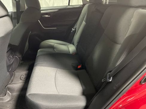 Used 2022 Toyota RAV4 XLE w/ Convenience Package FWD image 18