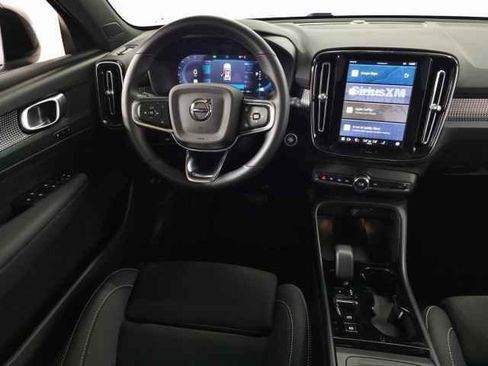 Certified 2025 Volvo XC40 B5 Plus image 19