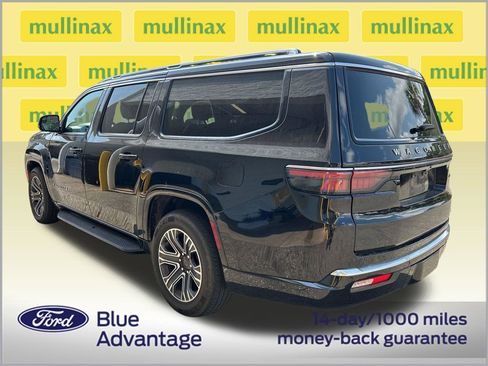 Used 2023 Jeep Wagoneer L Series II RWD image 3