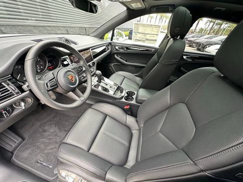 Used 2026 Porsche Macan AWD/4WD image 4