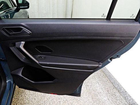 Used 2021 Volkswagen Tiguan SE FWD image 12
