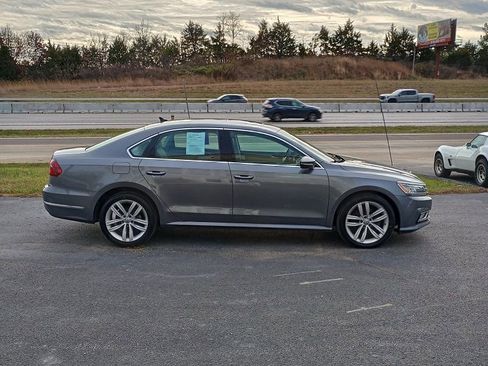 Used 2018 Volkswagen Passat 2.0T SE image 6