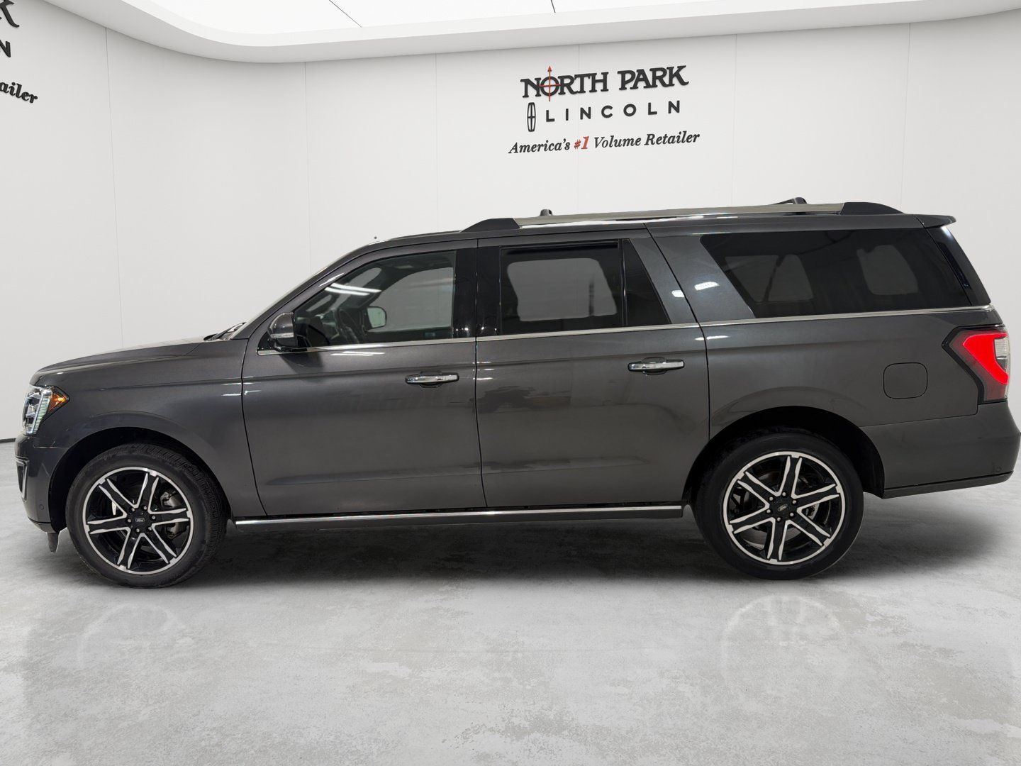 Used 2021 Ford Expedition Max Limited AWD/4WD image 2