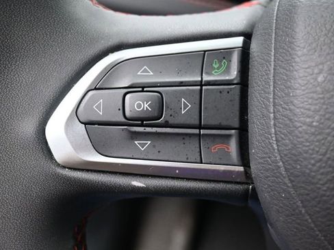 Used 2025 Jeep Compass Trailhawk image 30