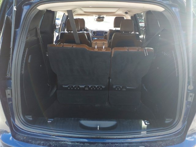 Used 2017 Chrysler Pacifica Limited w/ UConnect Theater Package FWD image 23