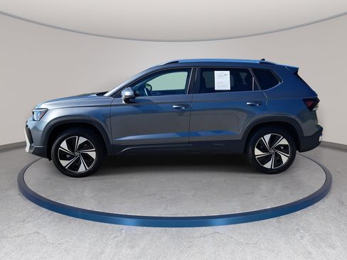 Used 2025 Volkswagen Taos SE AWD/4WD image 8