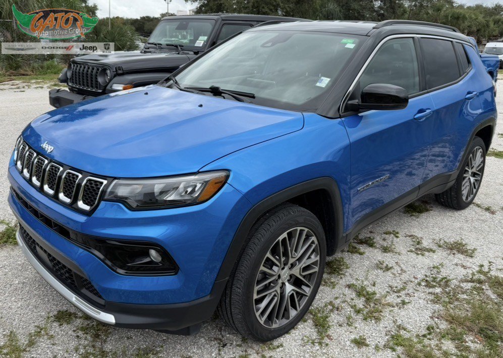 Used 2023 Jeep Compass Limited w/ Elite Group AWD/4WD image 1