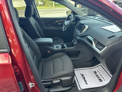 Used 2024 GMC Terrain SLE w/ Driver Convenience Package image 12