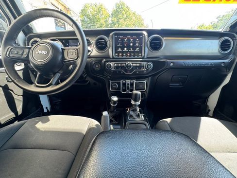 Used 2023 Jeep Wrangler Unlimited w/ Cold Weather Group AWD/4WD image 28