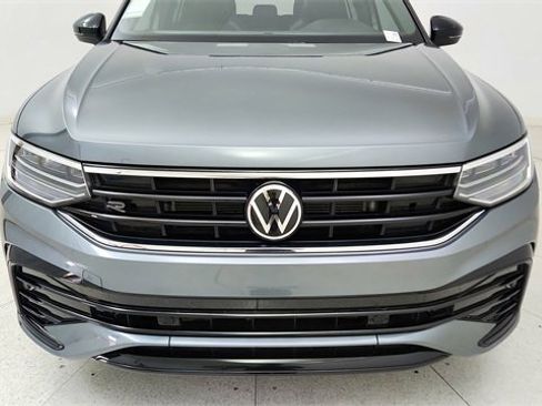 Used 2023 Volkswagen Tiguan SE R-Line image 8