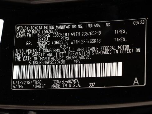 Used 2023 Toyota Highlander XLE image 30