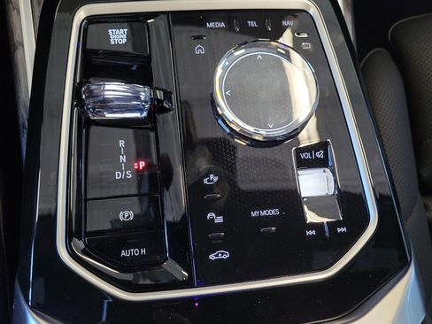 Used 2025 BMW 740i xDrive image 23