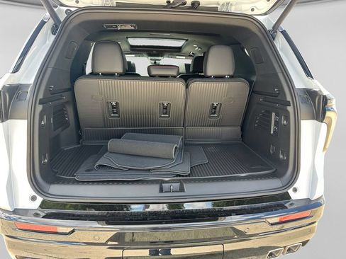 New 2026 Chevrolet Traverse RS w/ LPO, Floor Liner Package AWD/4WD image 38