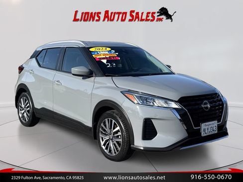 Used 2024 Nissan Kicks SV FWD image 3