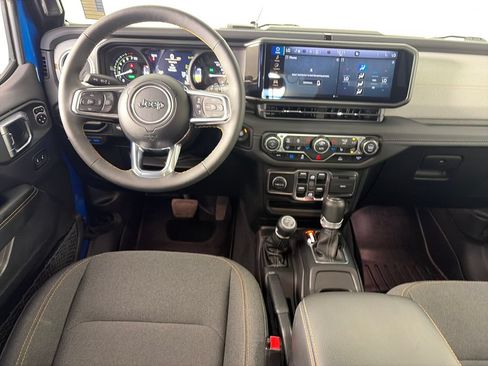 Used 2024 Jeep Wrangler Unlimited Sahara AWD/4WD image 14