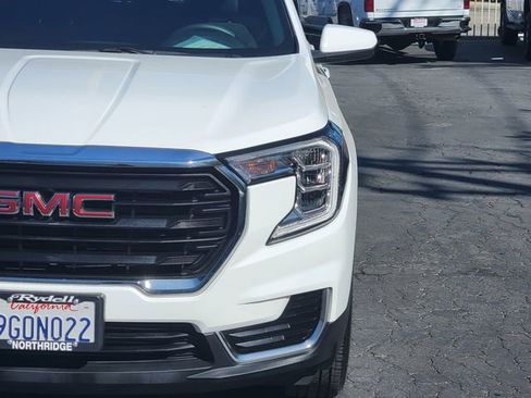 Certified 2023 GMC Terrain SLE w/ Driver Convenience Package image 3